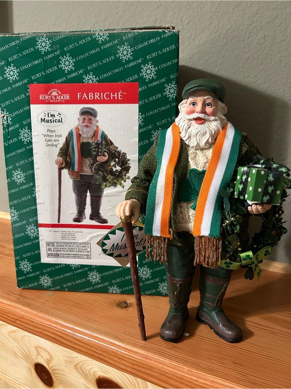 Fabriché Irish Shamrock Santa Figurine - Kurt S. Adler Musical!!
